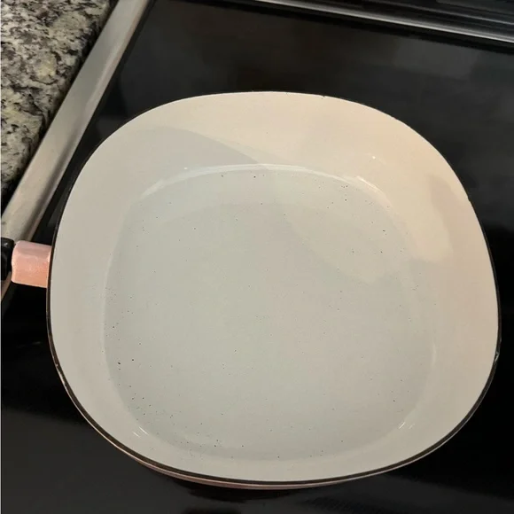 1950s Serendipity Pink and Black Spaghetti Enamel Frypan and Lid - Picture 3 of 8